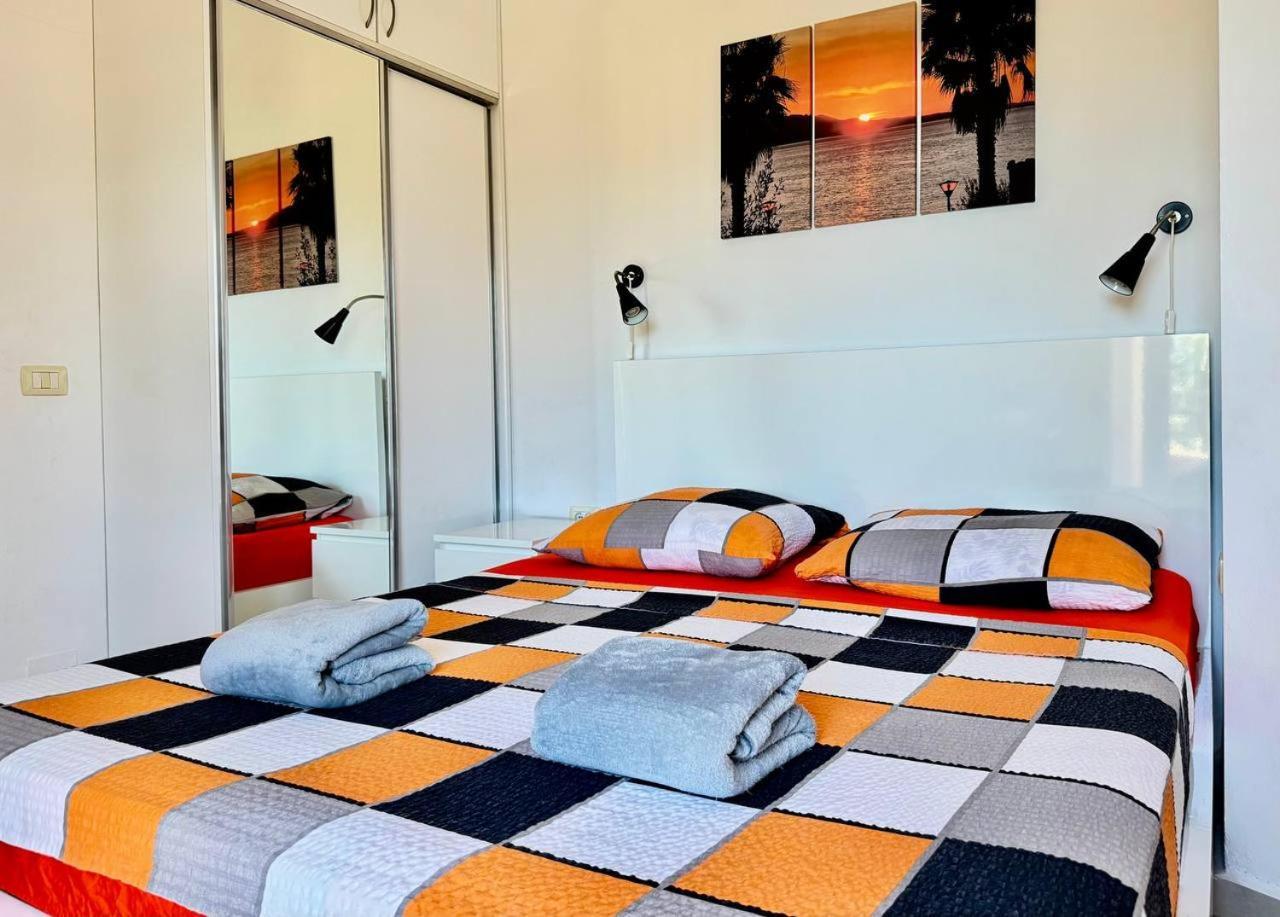 Orange Corner Apartment Sarandë Exterior foto
